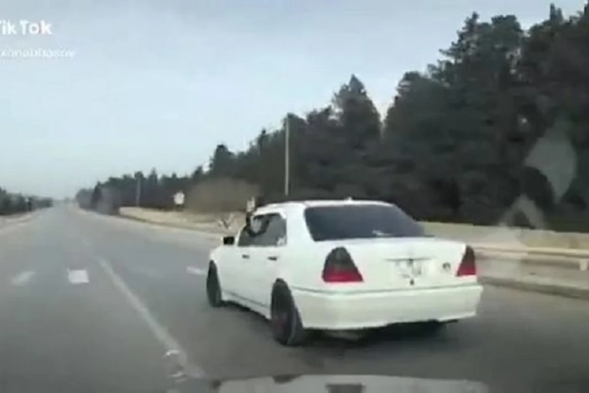 Водитель Mercedes так нарушил правила в Баку - ВИДЕО