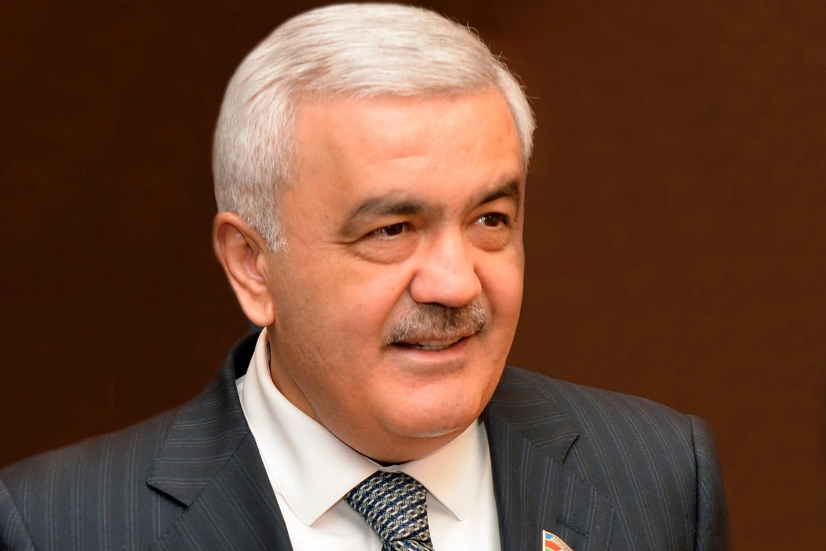 “Sizi təcrübə üçün Türkiyəyə işləməyə göndərəcəyik” - Rövnəq Abdullayev gənclərlə görüşdə