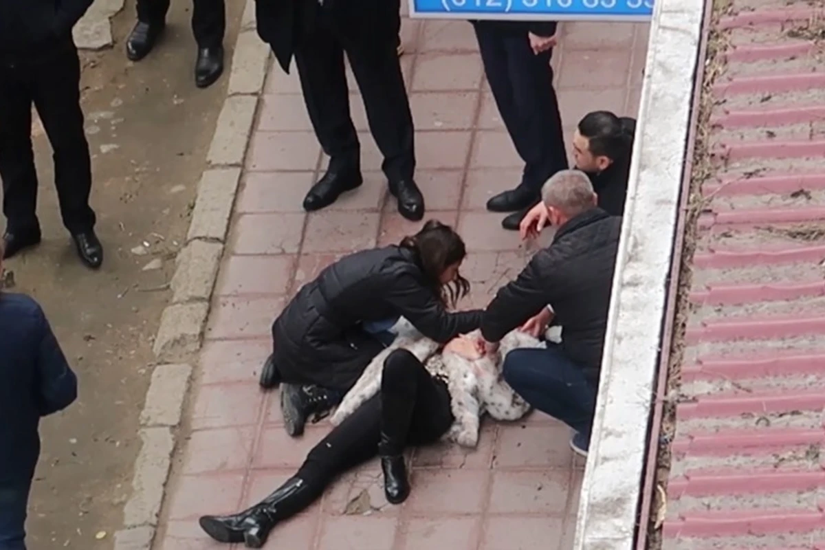 Sabiq icra başçısının gəlininin bıçaqlanandan sonrakı ŞOK VİDEOsu yayıldı