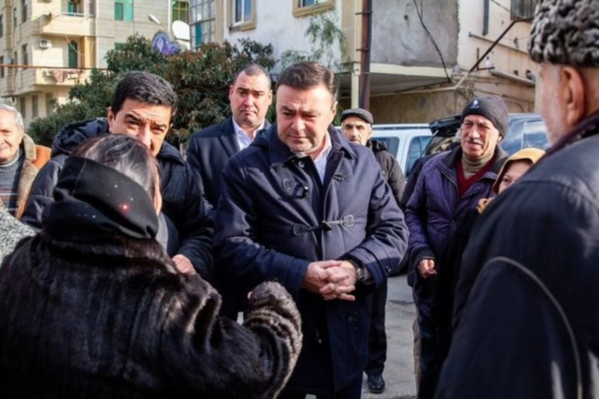 Elnur Allahverdiyev vətəndaşlarla bir arada - FOTO