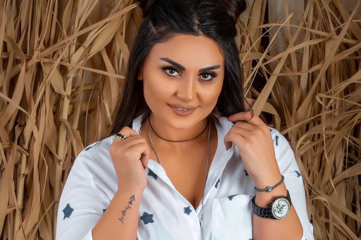 “Yolda mənimçün maşın saxlayırlar, öpücük göndərirəm” – Şəbnəm Tovuzlu - VİDEO