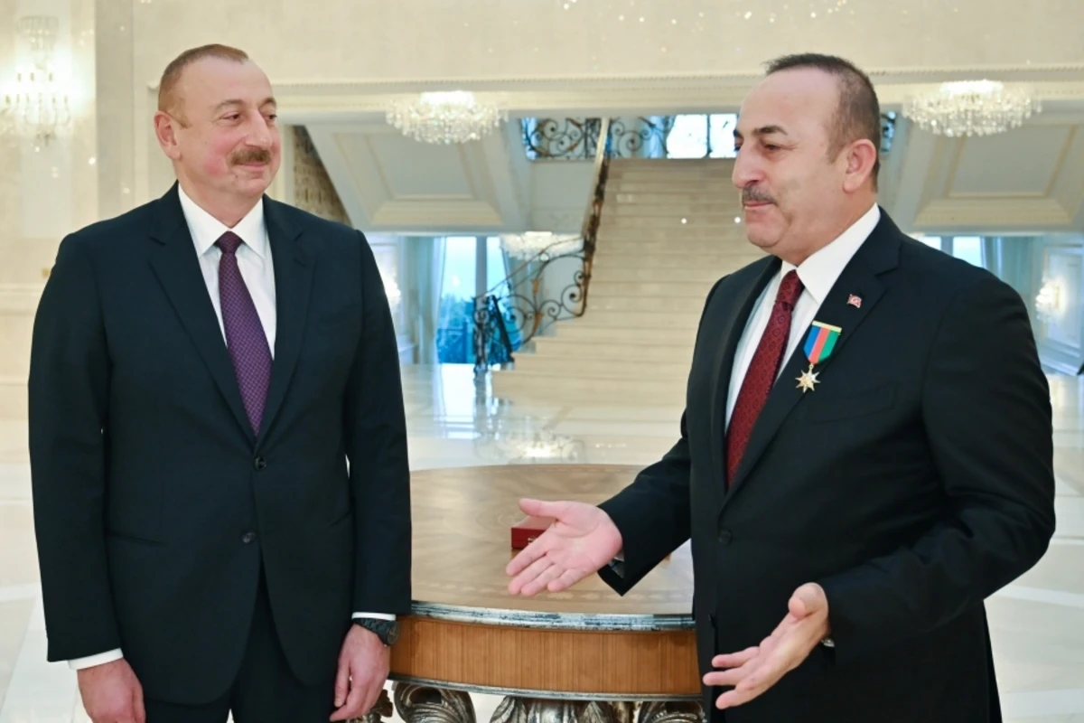 Mövlud Çavuşoğlunun prezidentlə səmimi söhbəti: Elmar qardaşım qısqanmasın... - VİDEO