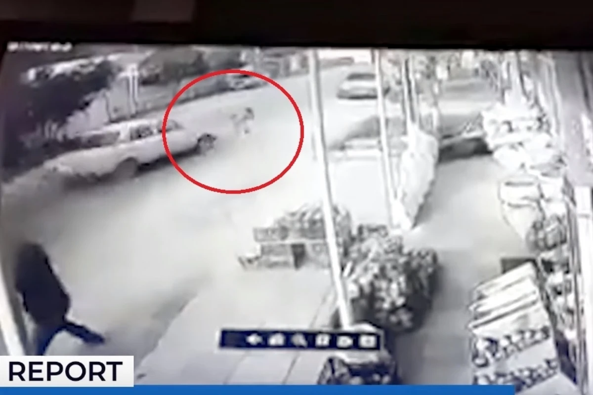 Момент автонаезда на ребенка в Джалилабаде попал на ВИДЕО