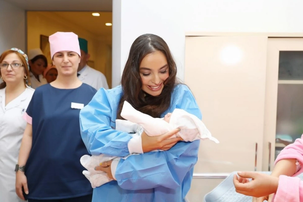 Leyla Əliyeva 3 nömrəli Şəhər Klinik Xəstəxanasının doğum şöbəsində olub - FOTO