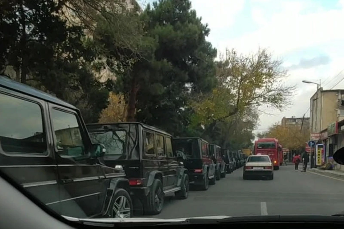 Bakıda qara rəngli Gelandewagenlər bir yerə toplandı - VİDEO