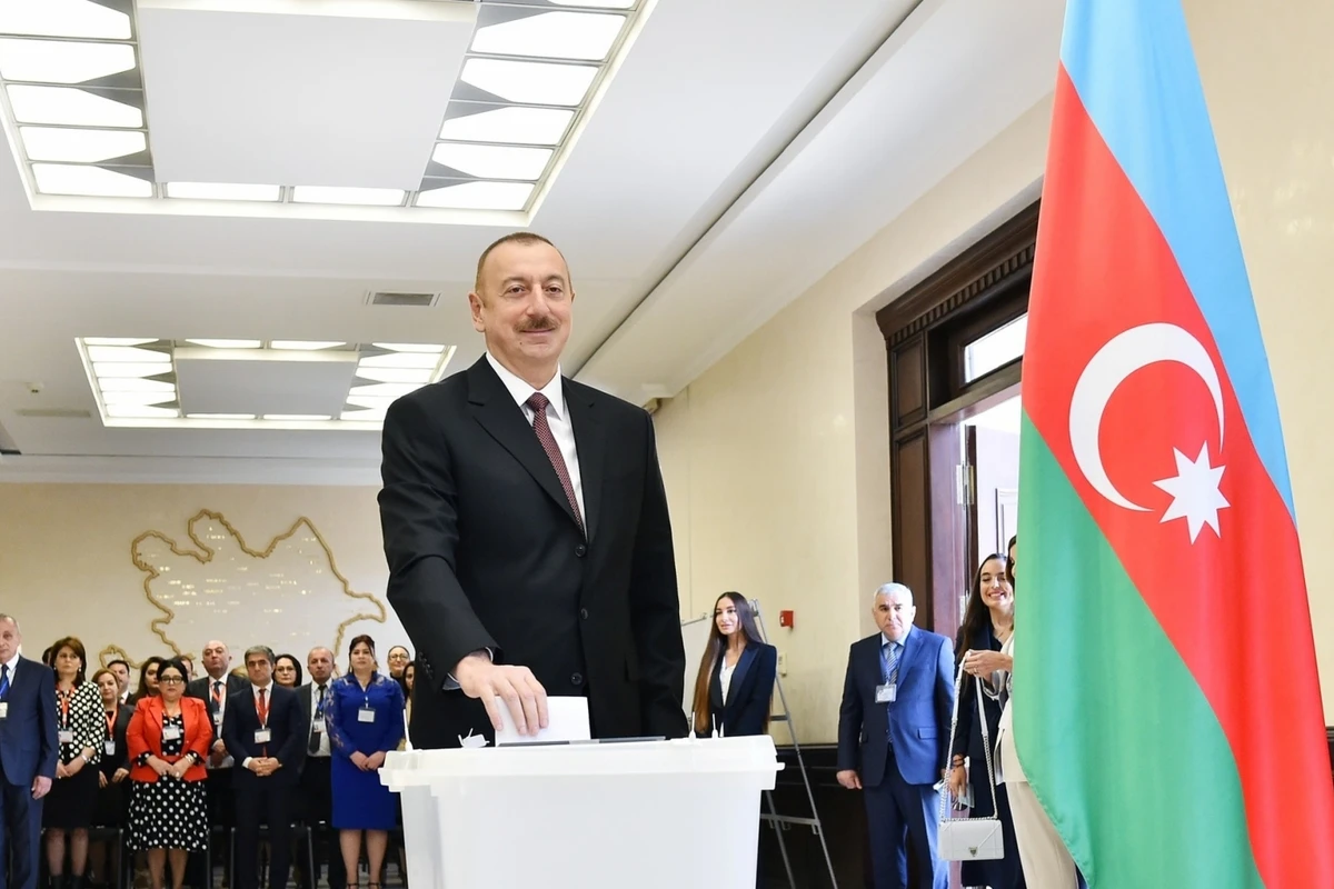 Президент Ильхам Алиев проголосовал на парламентских выборах