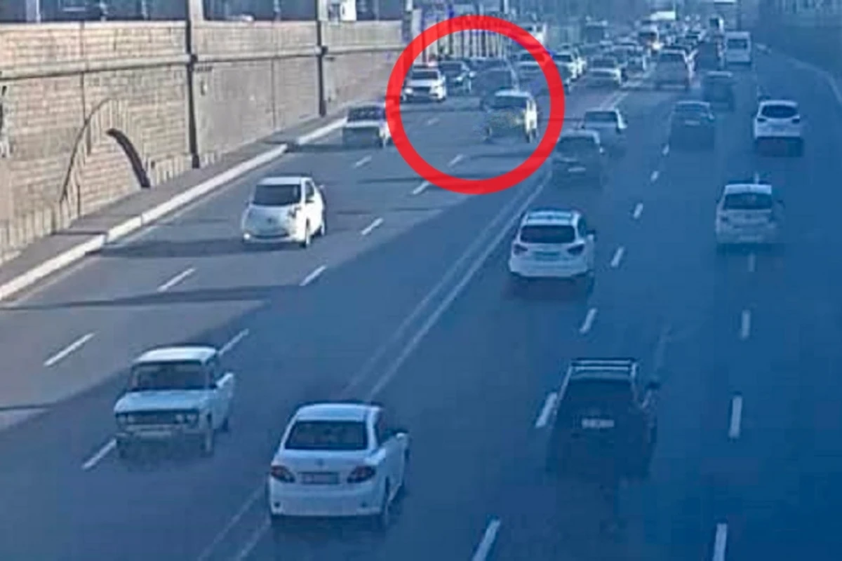 Bakının böyük prospektində yol qəzası - Sıxlıq yaranıb - FOTO Bakının böyük prospektində yol qəzası - Sıxlıq yaranıb - FOTO