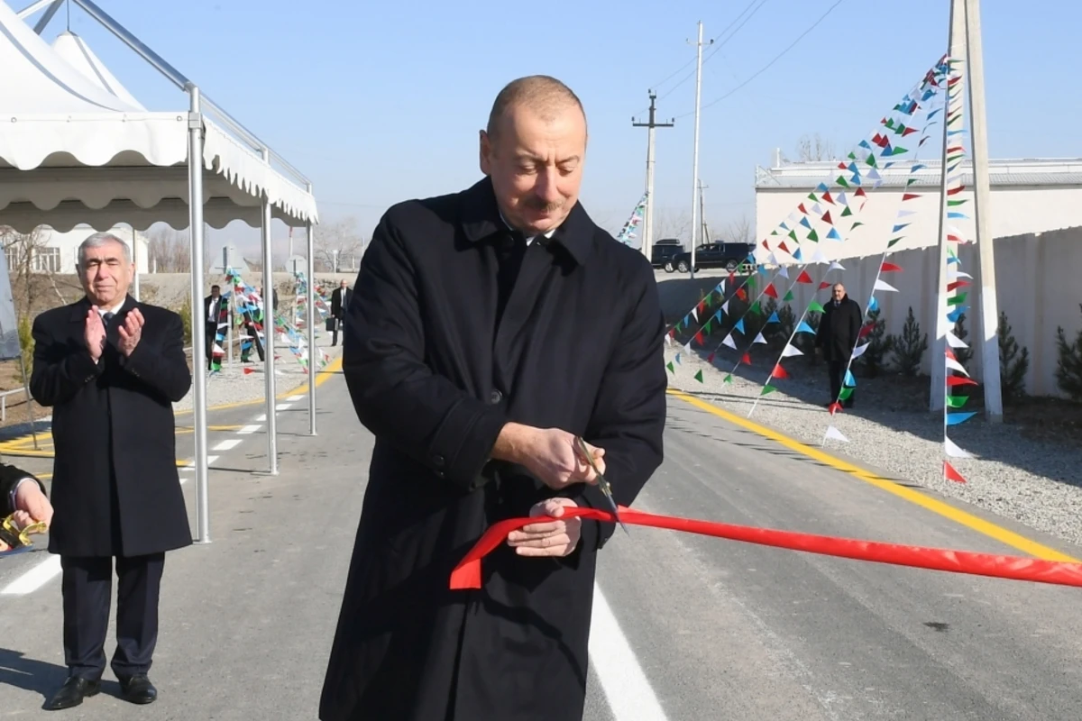 Prezident Kürdəmirdə yol açılışı etdi - FOTO (YENİLƏNİB) Prezident Kürdəmirdə yol açılışı etdi - FOTO (YENİLƏNİB)