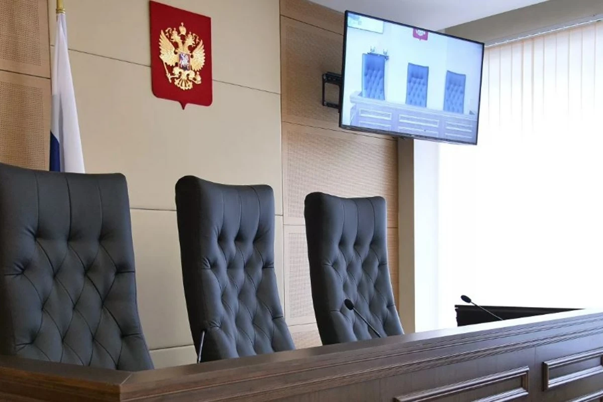 Rusiyada sabiq idarə rəisi məhkəmədə intihar etdi
