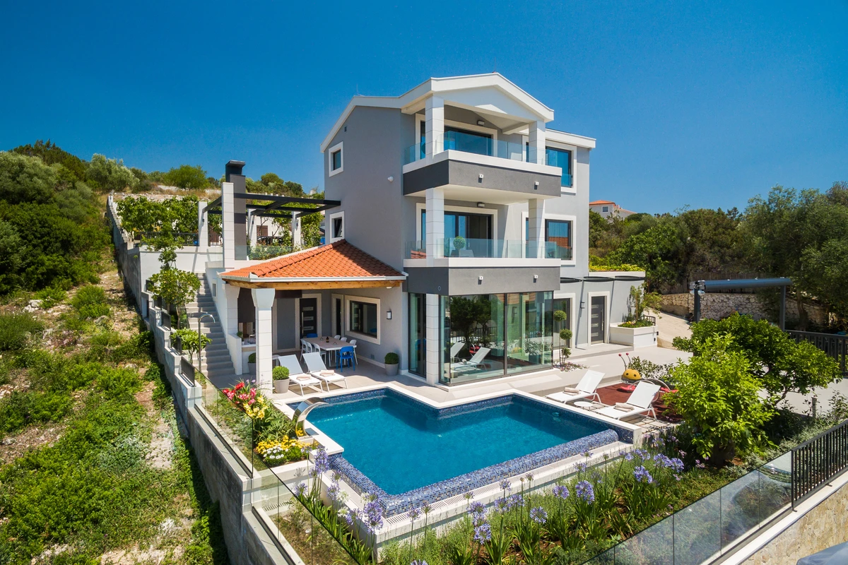 Bakıda 4 milyon manata villa satışa çıxarıldı