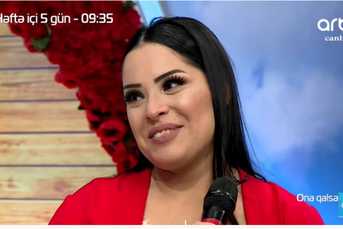 Tanınmış müğənnini sevən qız efirə gəldi: 17 ildir sevirəm, ilk sevgimdir - VİDEO Tanınmış müğənnini sevən qız efirə gəldi: 17 ildir sevirəm, ilk sevgimdir - VİDEO