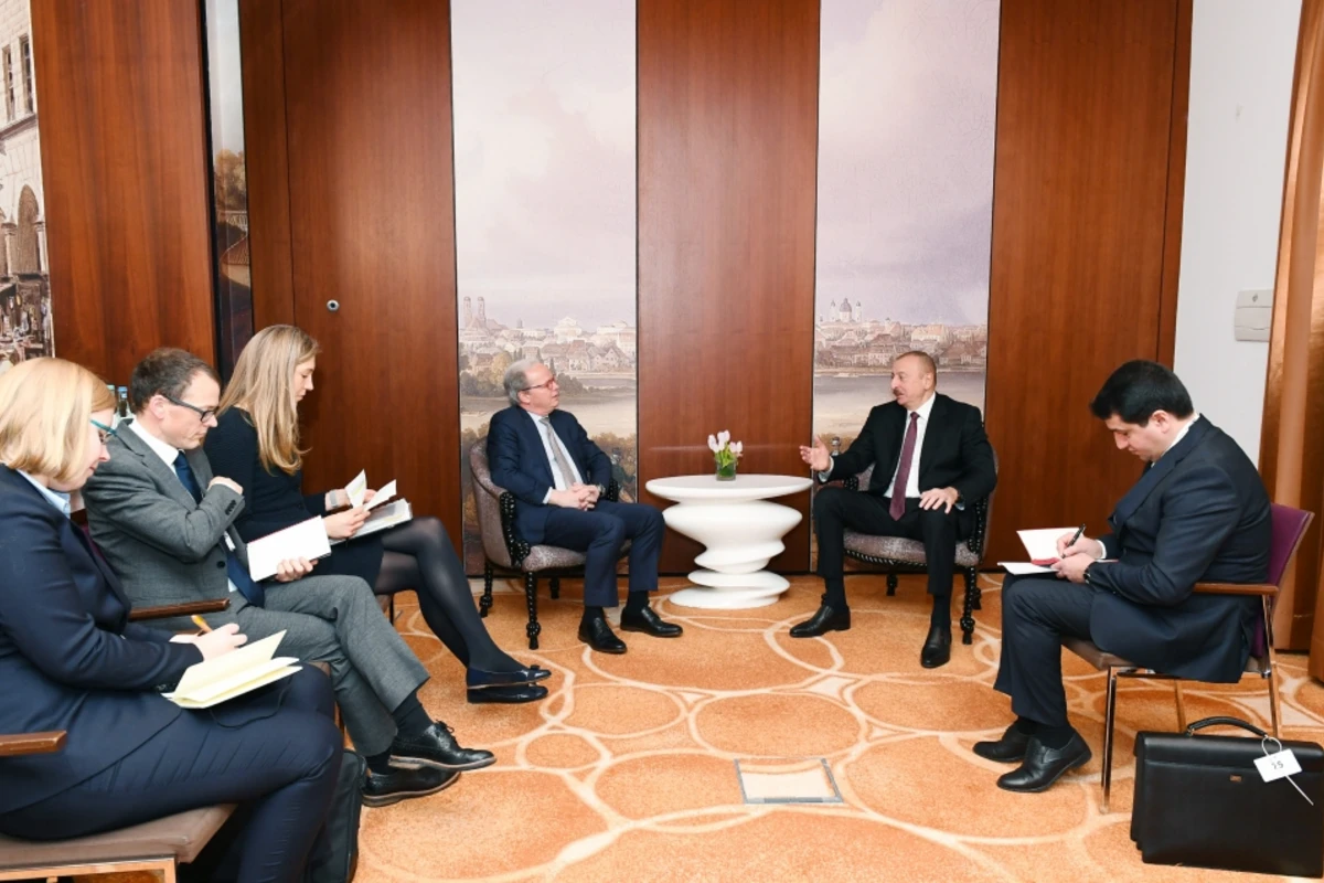 İlham Əliyev Dünya Bankının icraçı direktoru ilə görüşüb (YENILƏNİB)