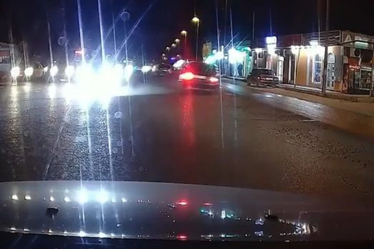 Bakıda “avtoşluq” edən sürücü kameraya düşdü - ANBAAN VİDEO Bakıda “avtoşluq” edən sürücü kameraya düşdü - ANBAAN VİDEO