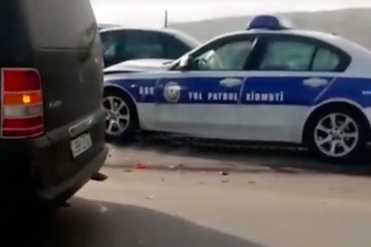 Bakı-Sumqayıt yolunda YPX avtomobili “Mercedes”ə çırpıldı - VİDEO
