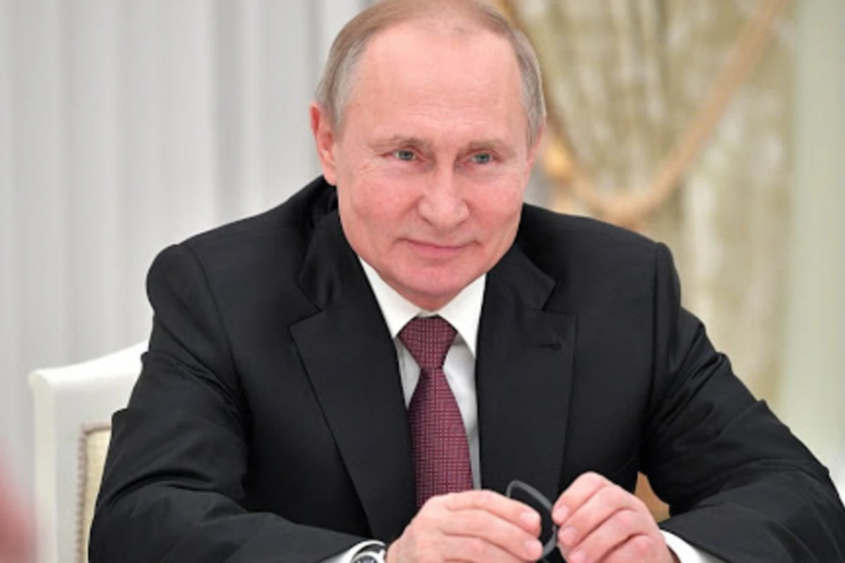 Не надо делать глазки: Путин откровенно о двойнике и об отставке правительства - ВИДЕО