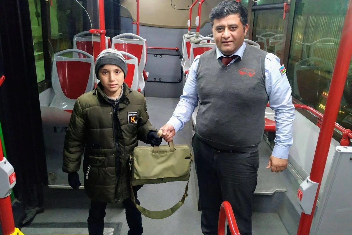 Водитель BakuBus вернул ноутбук владельцу