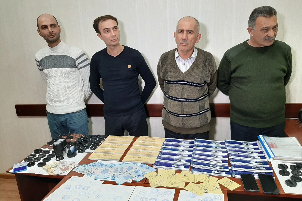 Saxta sənədlərlə əməliyyatlar aparan dəstə ifşa olundu - VİDEO