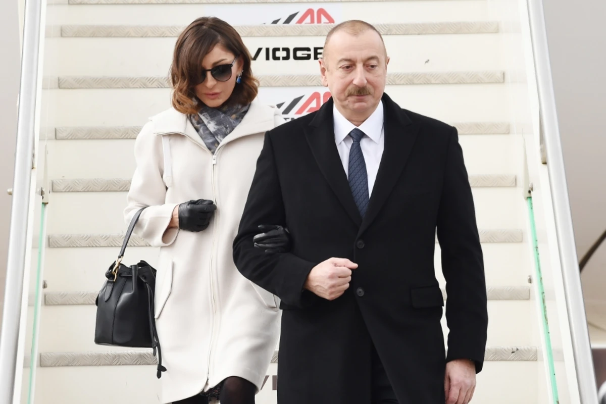 İlham Əliyev və Mehriban Əliyeva səfərə gediblər İlham Əliyev və Mehriban Əliyeva səfərə gediblər