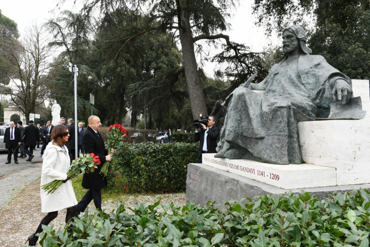 Prezident və xanımı Romada Nizami Gəncəvinin abidəsini ziyarət edib - FOTO