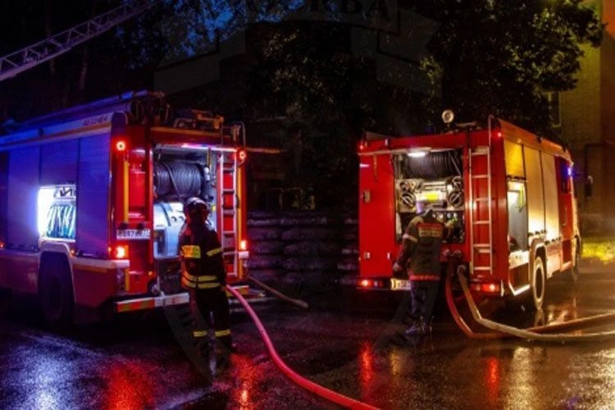 Bakıda hündürmərtəbəli binadakı yanğın söndürüldü - YENİLƏNİB Bakıda hündürmərtəbəli binadakı yanğın söndürüldü - YENİLƏNİB
