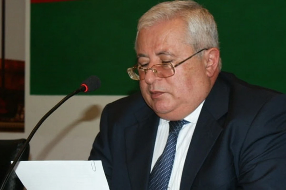 Ильхам Алиев освободил от должности главу ИВ Нефтчалинского района