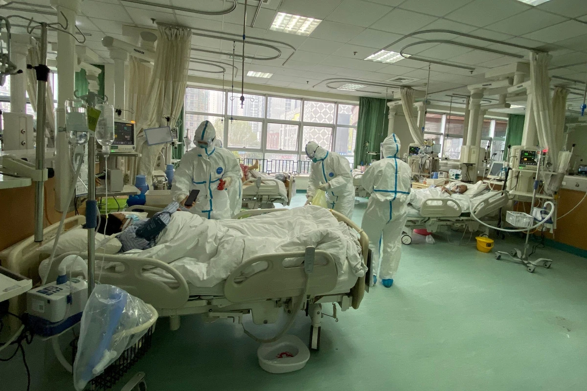В Китае число жертв коронавируса достигло 2442 человек