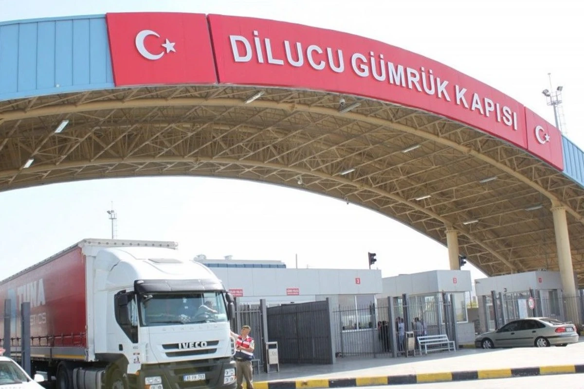 Türkiyə Naxçıvanla sərhədini bağladı