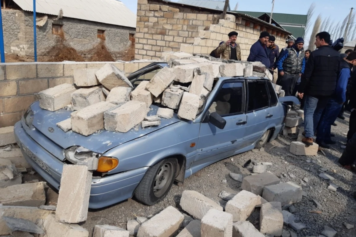 Güclü külək Ağdam, Tərtər və Bərdə rayonlarına ziyan vurub - FOTO Güclü külək Ağdam, Tərtər və Bərdə rayonlarına ziyan vurub - FOTO