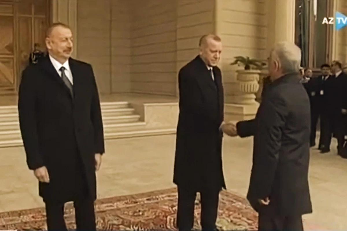 Vasif Talıbovun Ərdoğanla salamlaşması Türkiyə mətbuatında gündəm oldu - VİDEO