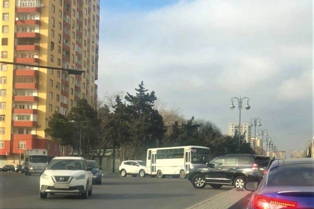 Bakıda işıqforların fəaliyyəti dayandı - DYP hərəkətə keçdi - VİDEO Bakıda işıqforların fəaliyyəti dayandı - DYP hərəkətə keçdi - VİDEO