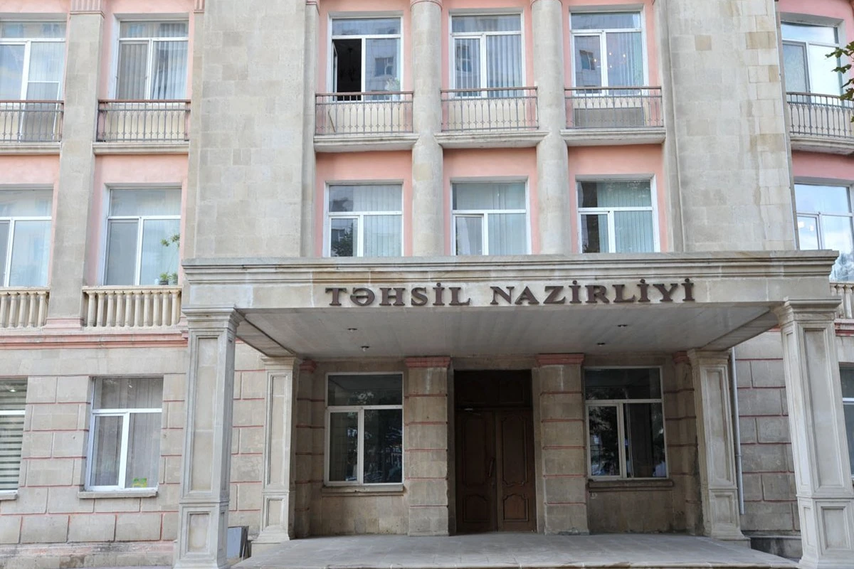 Azərbaycanda məktəblərin bağlanması məsələsinə RƏSMİ AÇIQLAMA