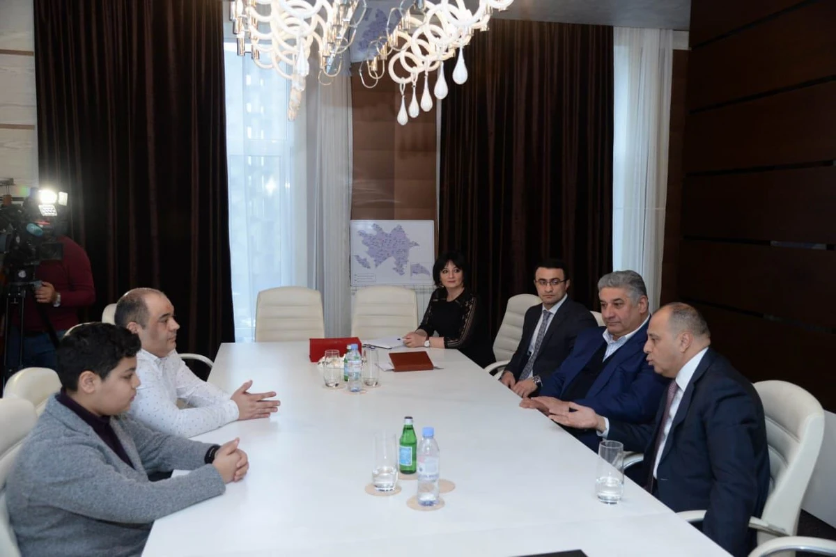 Azad Rəhimov 14 yaşlı qalib şahmatçı ilə görüşdü