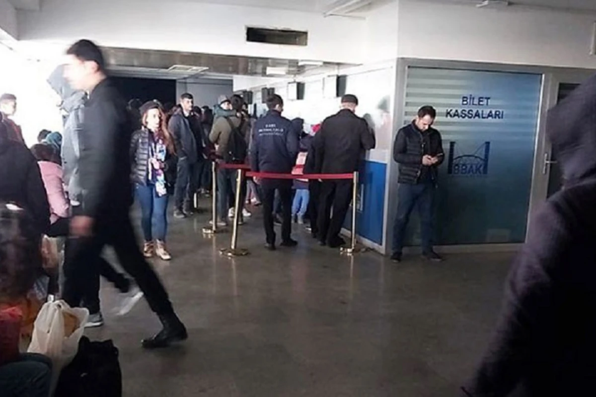 Bakı Beynəlxalq Avtovağzalında işıqlar söndü, növbələr yarandı - FOTO