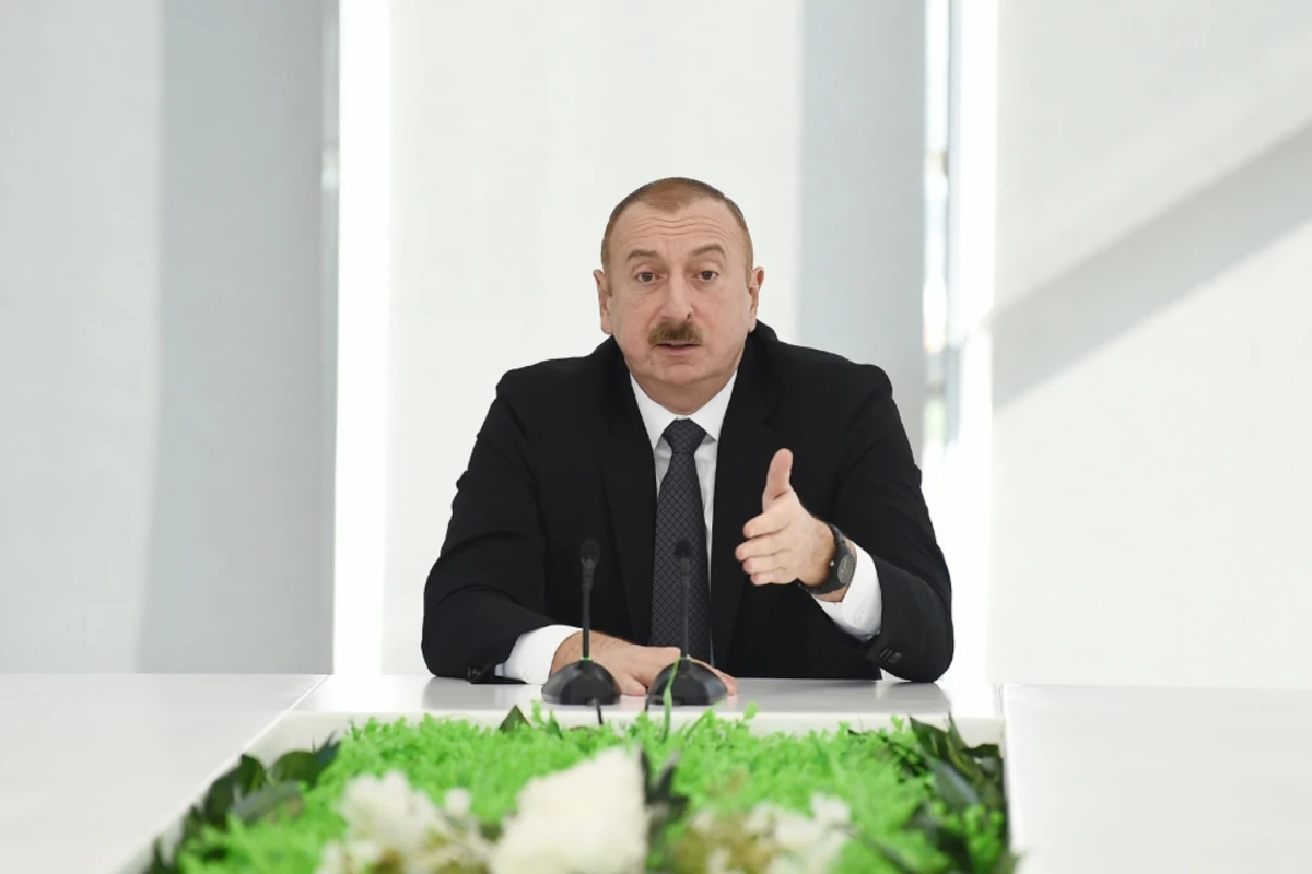 İlham Əliyev: Mənə kreslo lazım deyil, adi stul verin - VİDEO (YENİLƏNİB)
