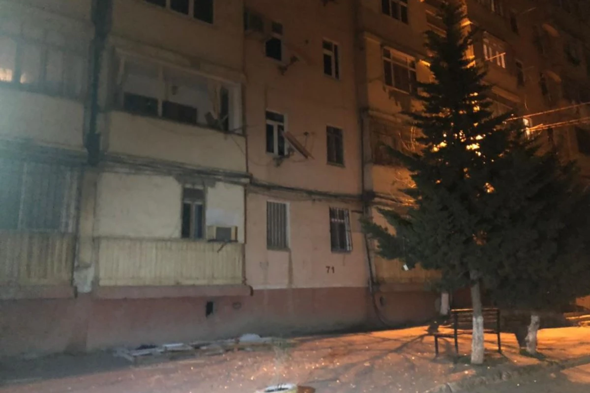 Sumqayıtda yaşayış binasında partlayış oldu - FOTO