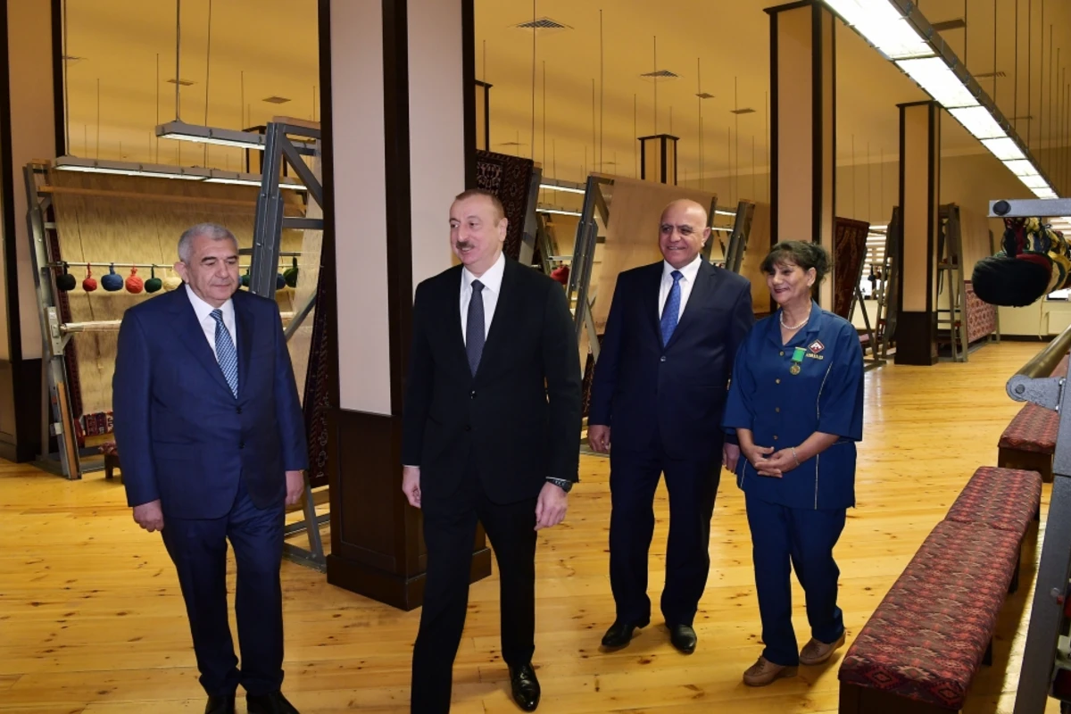 İlham Əliyev “Azərxalça” ASC-nin Tovuz filialının fəaliyyəti ilə tanış olub - FOTO