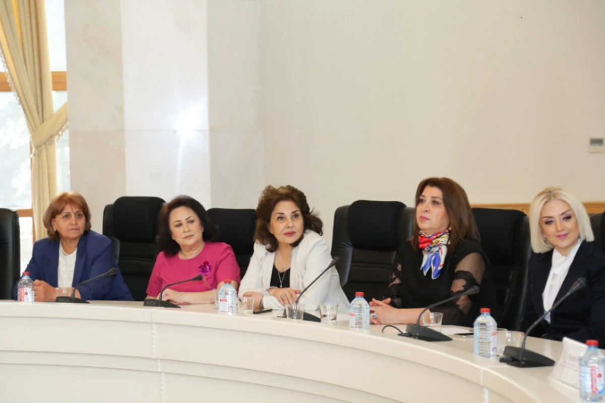 Prezidentin təltif etdiyi qadınlara fəxri ad və medallar təqdim olundu
