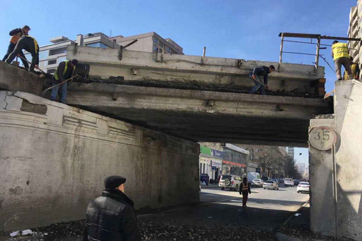 Bakıda körpü sökülür