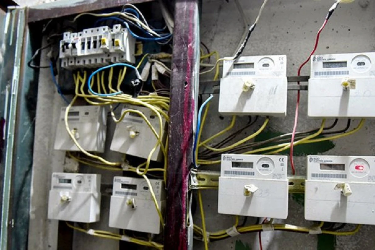 Yaşayış binasında 13 elektrik sayğacı yandı