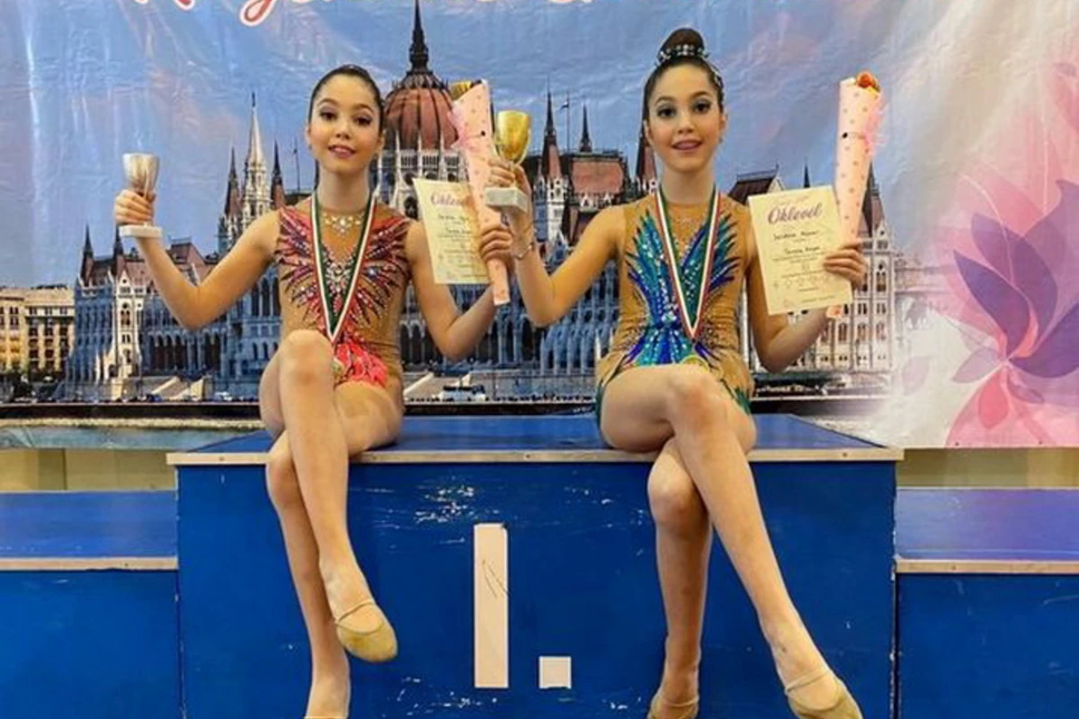 Azərbaycanlı əkiz bacılar Budapeştdə qızıl və gümüş medallar qazandılar
