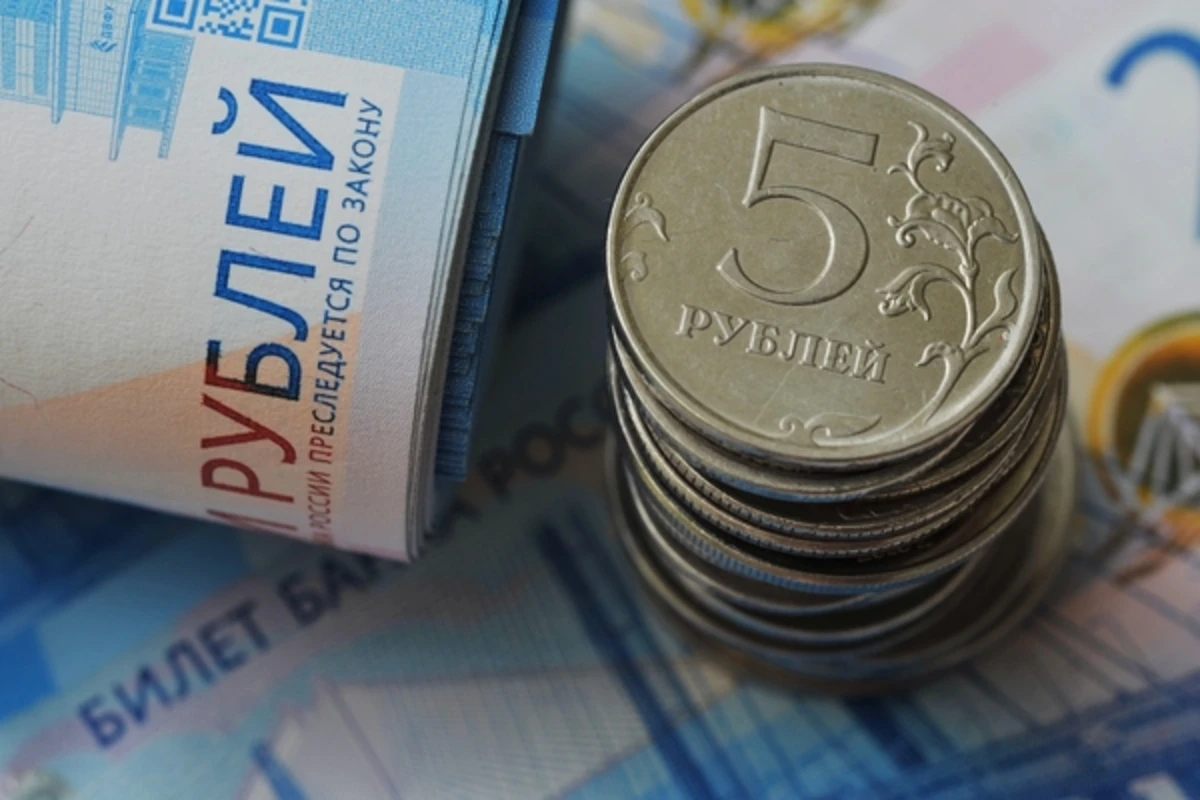 Курс рубля продолжил падение - ОБНОВЛЕНО