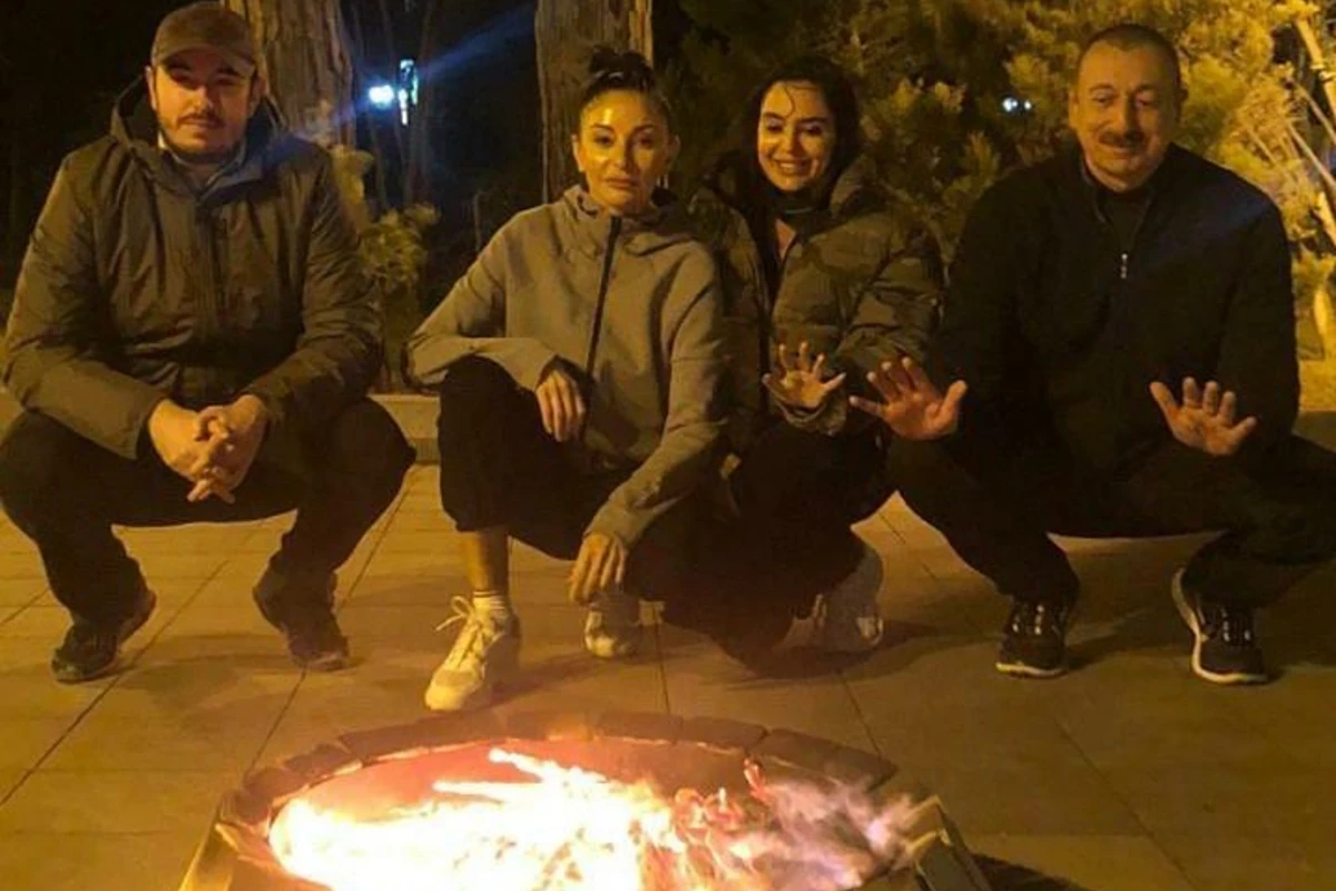 Prezident Yel çərşənbəsini ailəsi ilə qeyd etdi - FOTO