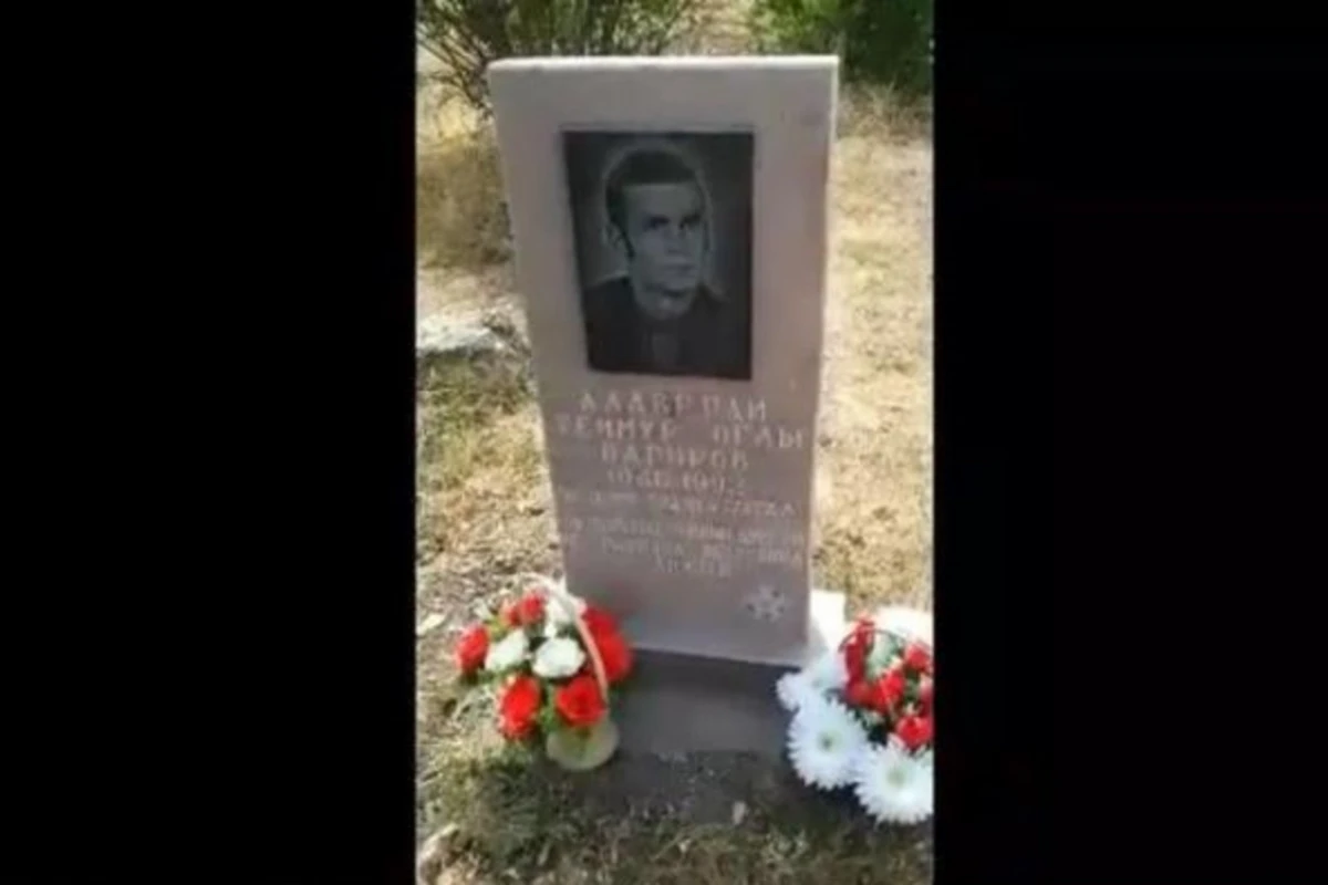 В Карабахе армянин ухаживал за могилой героя Азербайджана - Его заставили извиниться