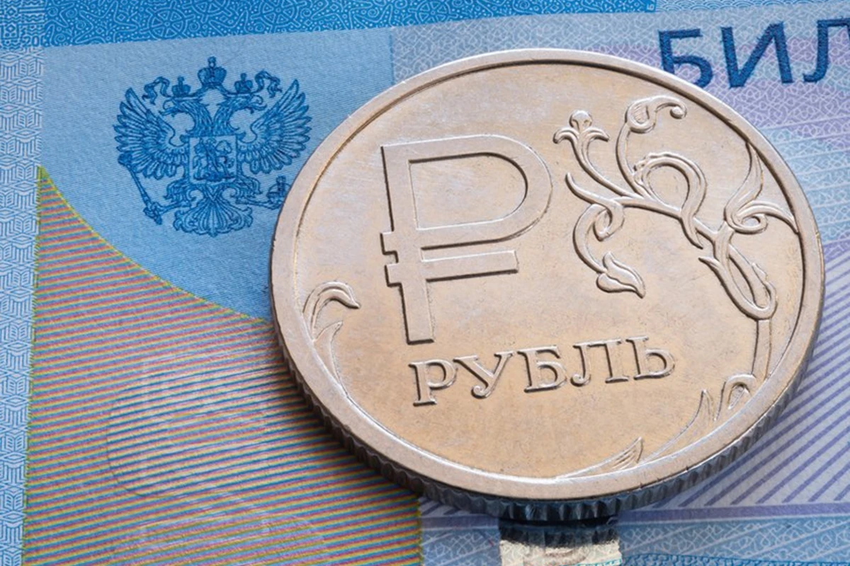 Рубль бьет новый антирекорд
