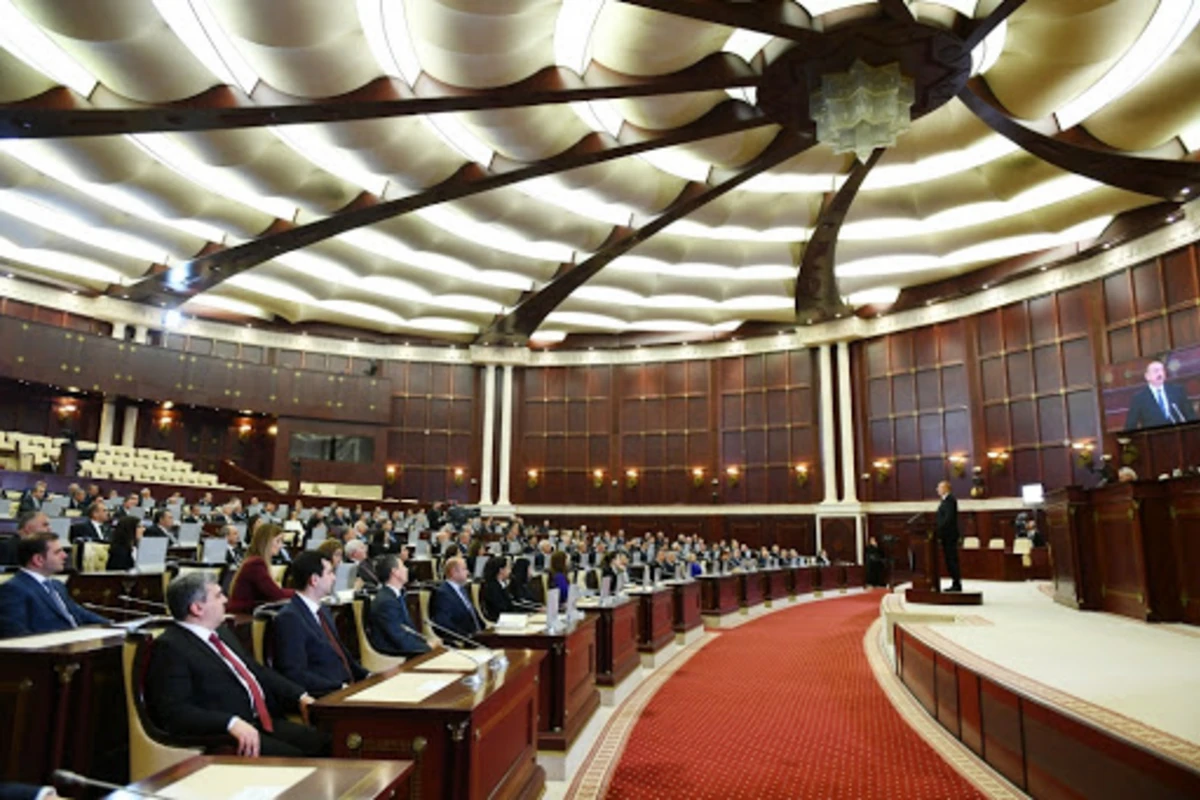 İki deputata vəsiqə təqdim olunmadı