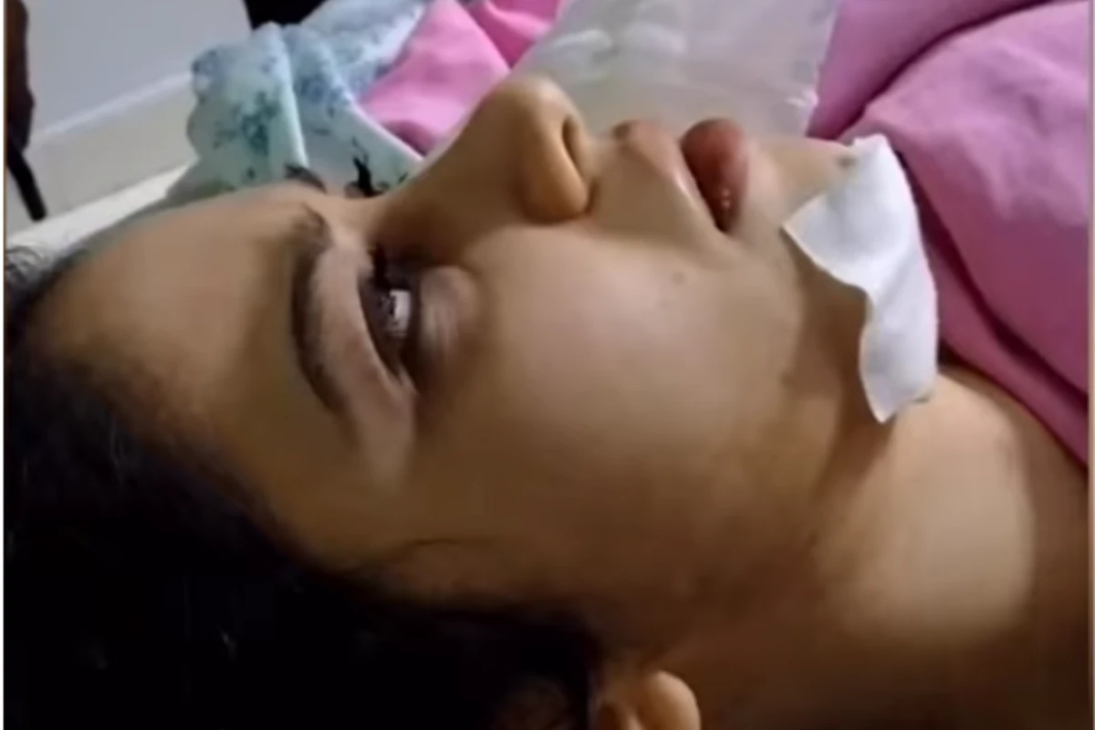 Özünü binadan atan feminist qız əməliyyat olundu