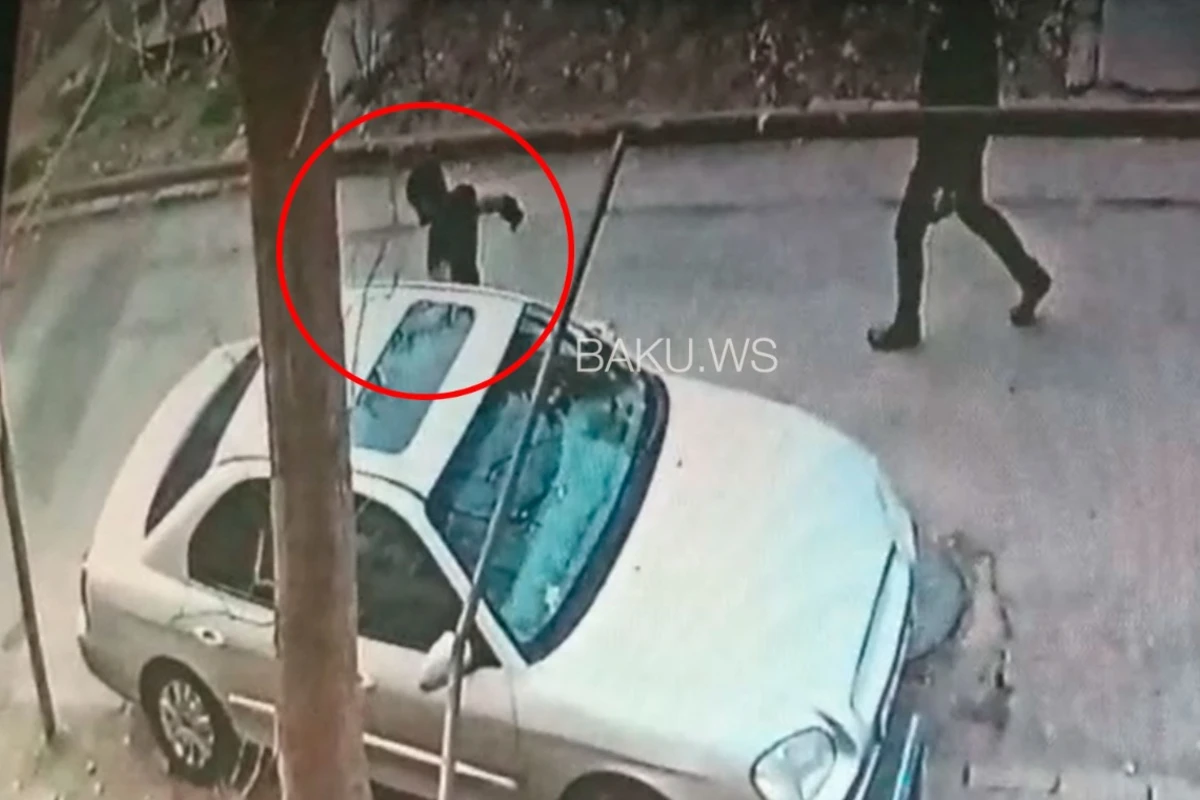 Bakıda bıçaqlı gənclərin bu görüntüləri vahimə yaratdı - VİDEO