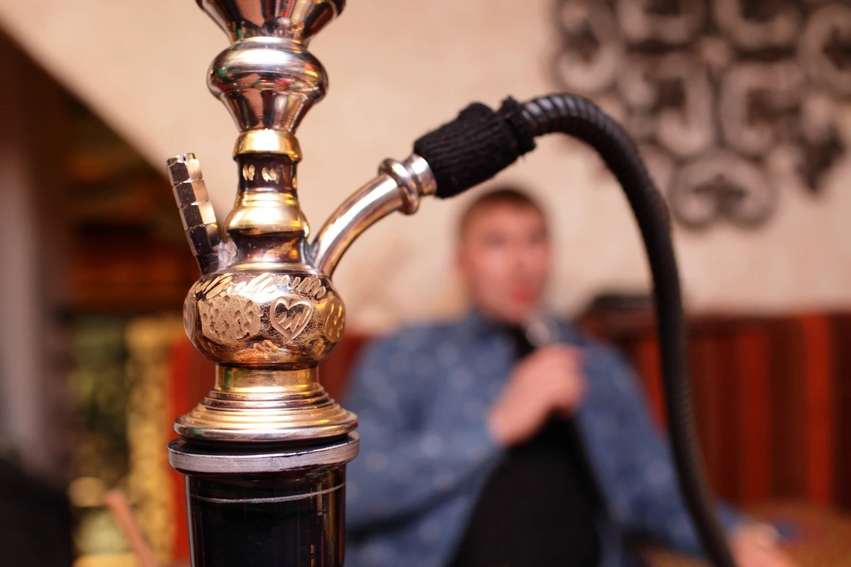 Bakıda qəlyan çəkilən kafe və restoranda reyd keçirildi - FOTO