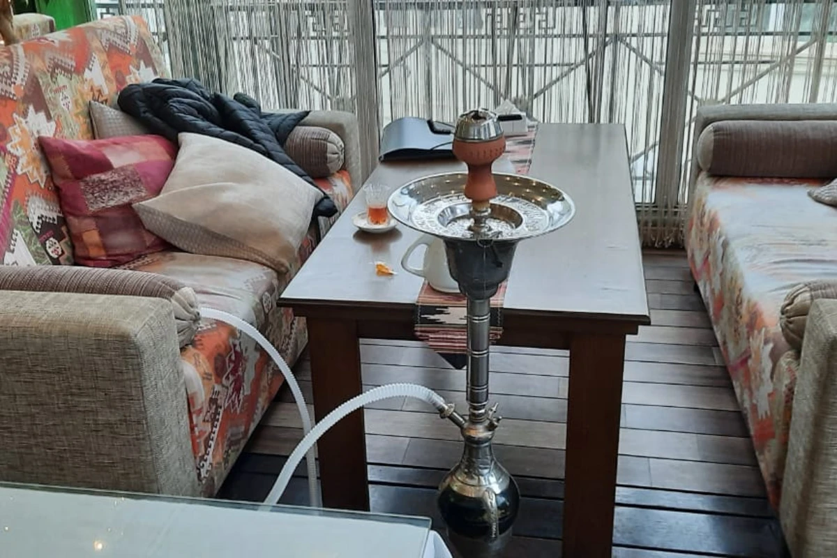 Bakıda bu kafedə qəlyan çəkilməsi aşkarlandı - RƏSMİ - FOTO