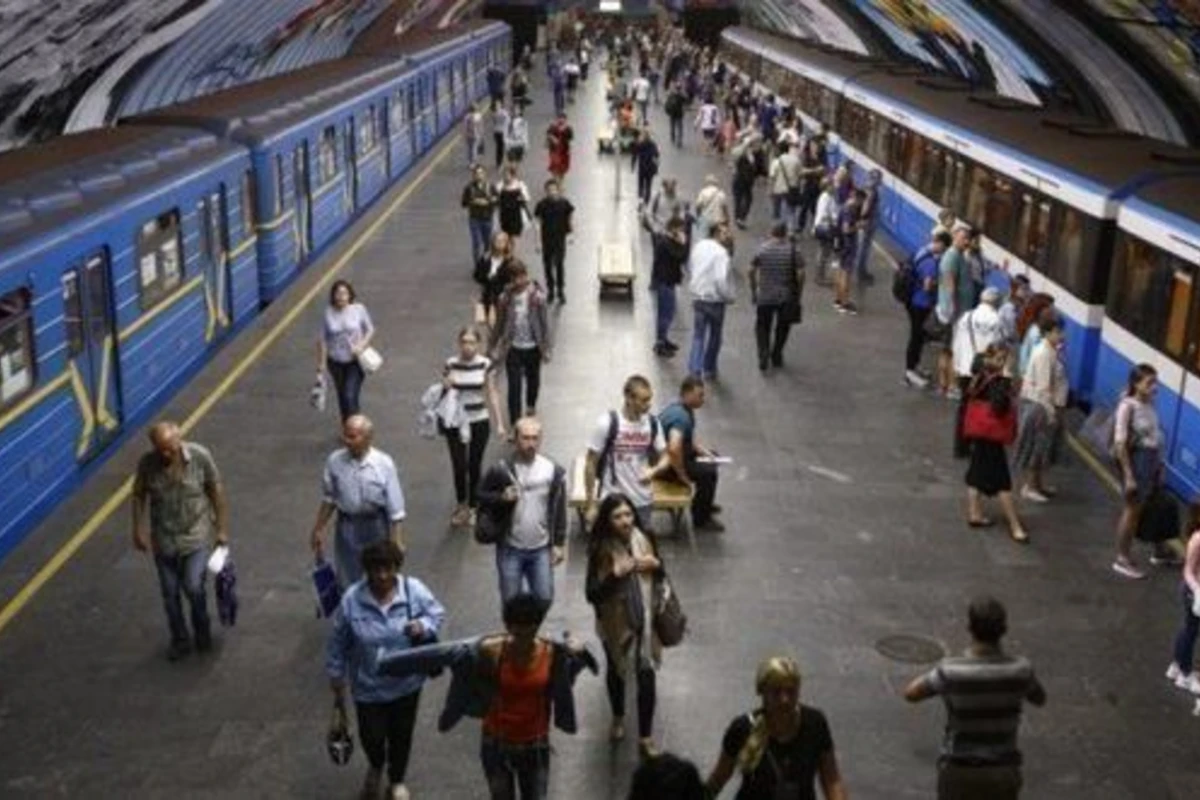 Zelenski Ukraynada metroların bağlanmasına göstəriş verib Zelenski Ukraynada metroların bağlanmasına göstəriş verib